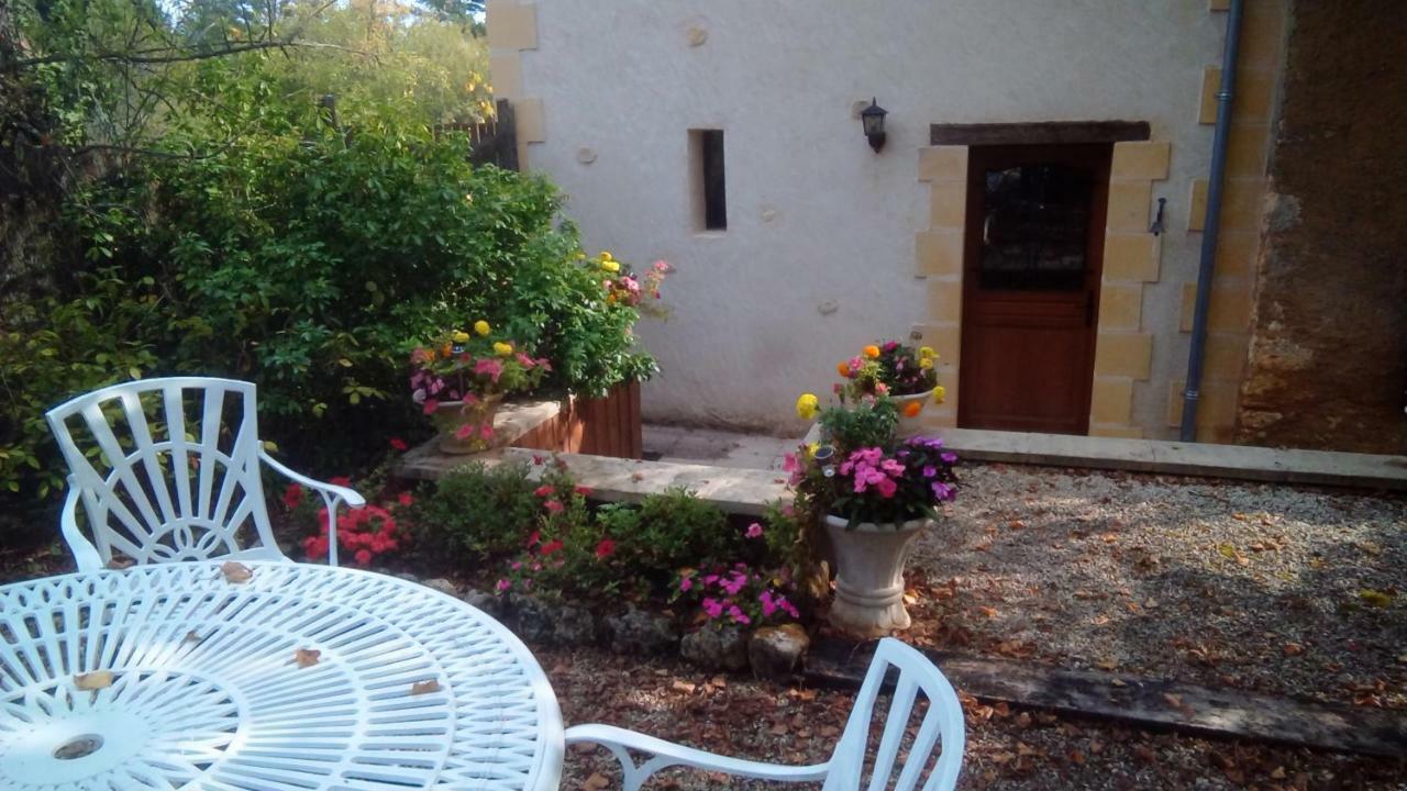 Les Coustilles Saint-Alvère Exterior foto